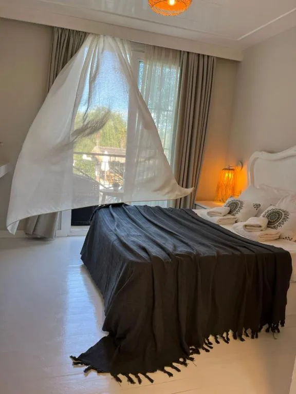 Deluxe Oda,Havuz Manzaralı,Balkonlu