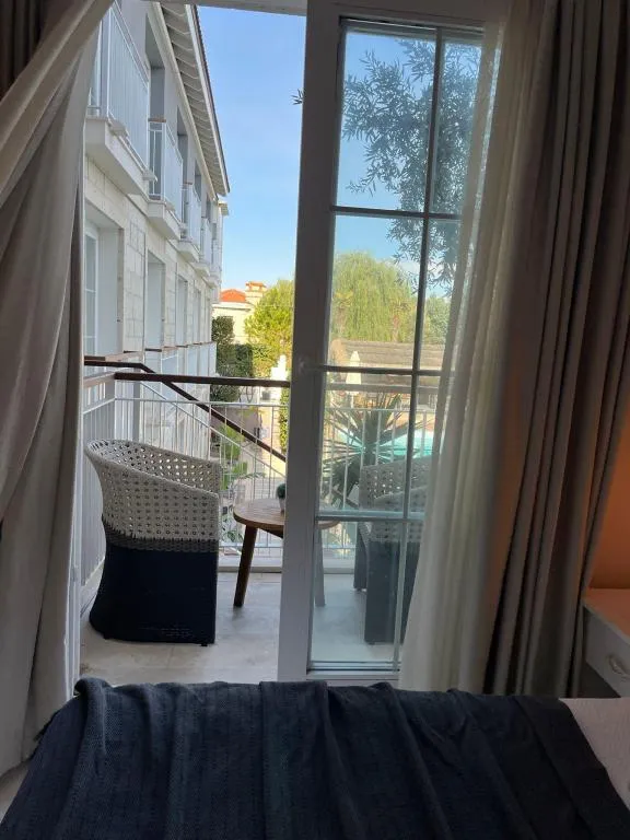 Deluxe Oda,Havuz Manzaralı,Balkonlu