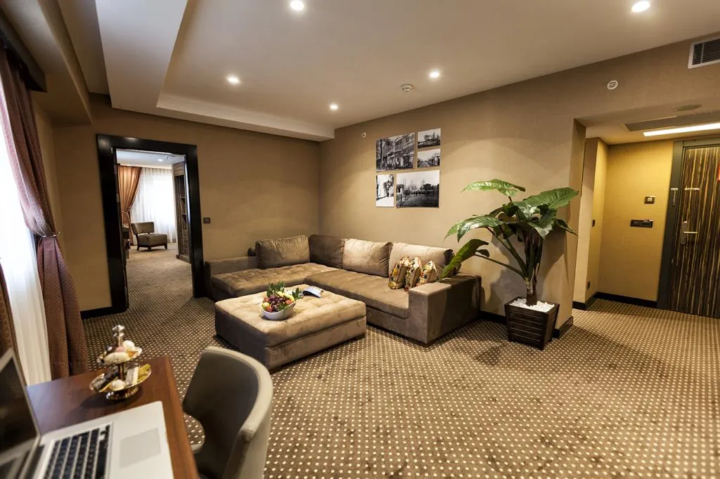 Senior Suite