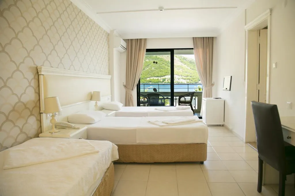 Triple,Deniz Manzaralı,Balkonlu