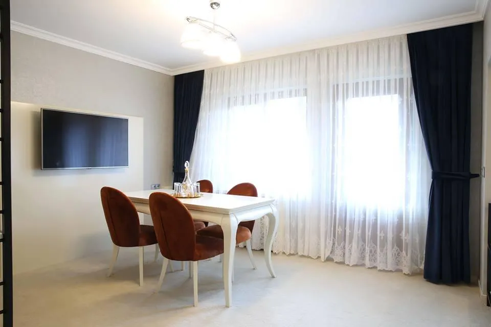 King Suite,Orman Manzaralı,Jakuzili (2 Kişilik)
