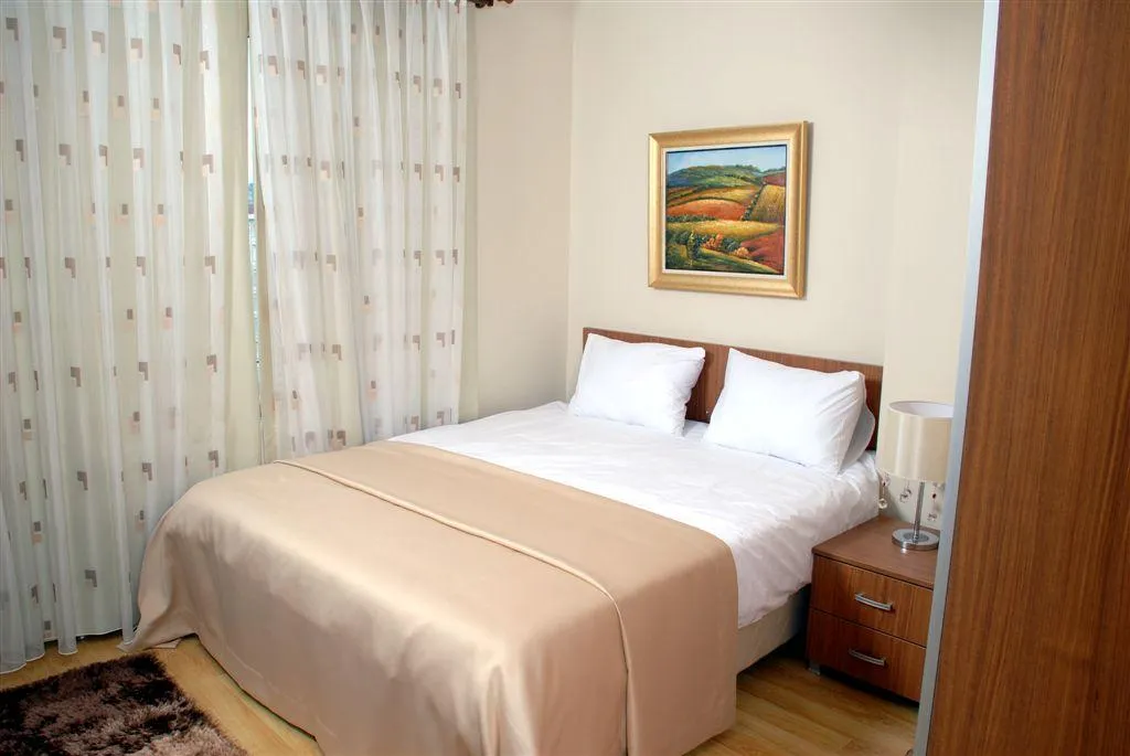 Triple,Şehir Manzaralı