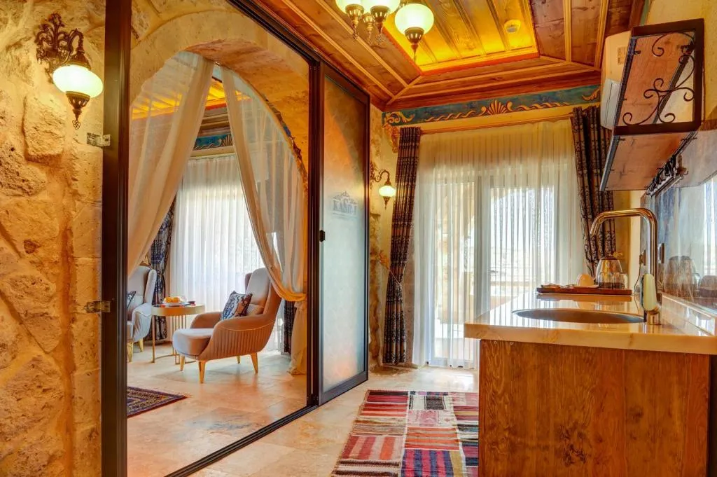 Deluxe Suit,Jakuzili ve Balkonlu