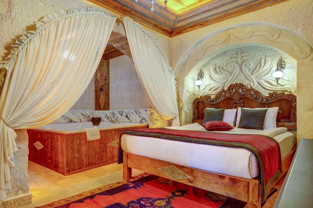 Superior Çift Kişilik Kaya Suite Oda,Avlu Manzaralı,Jakuzili (2 Kişilik)
