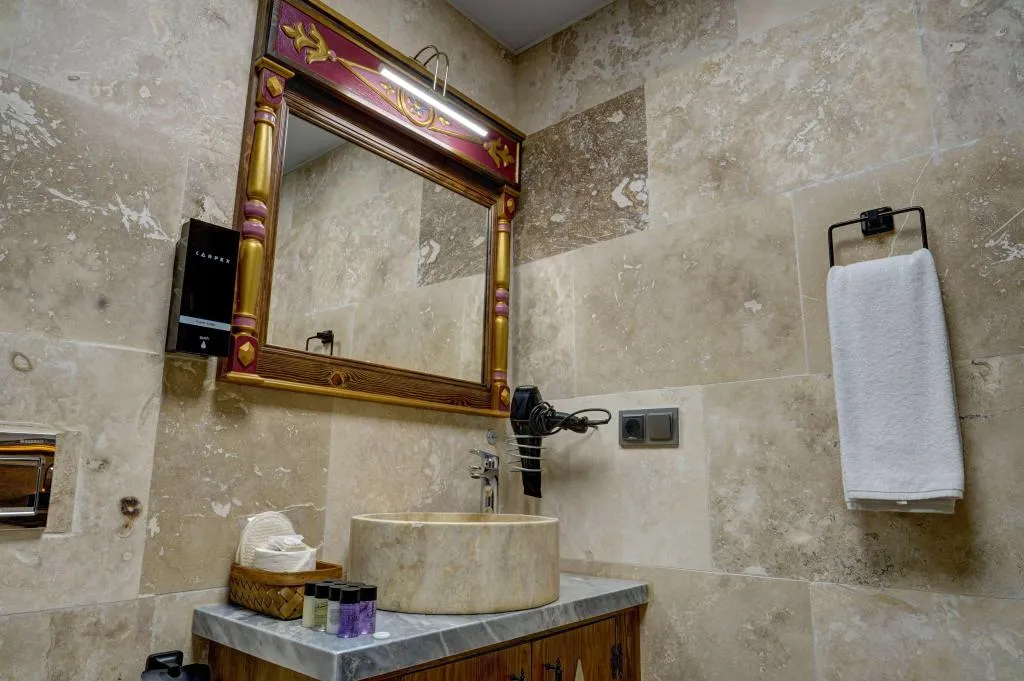 Superior Çift Kişilik Kaya Suite Oda,Avlu Manzaralı,Jakuzili (2 Kişilik)