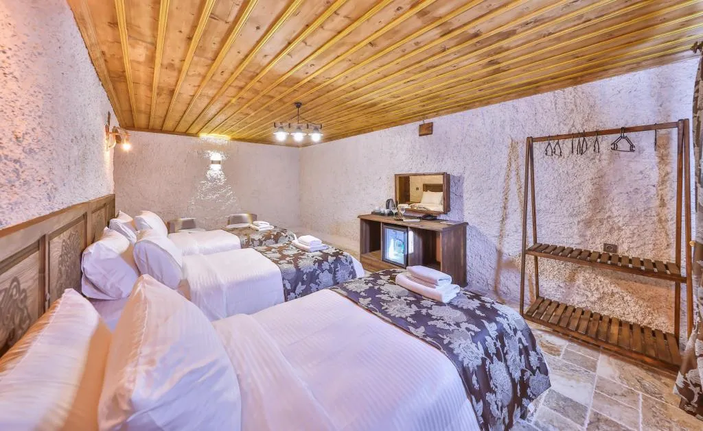 ECONOMY TRIPLE ROOM 104