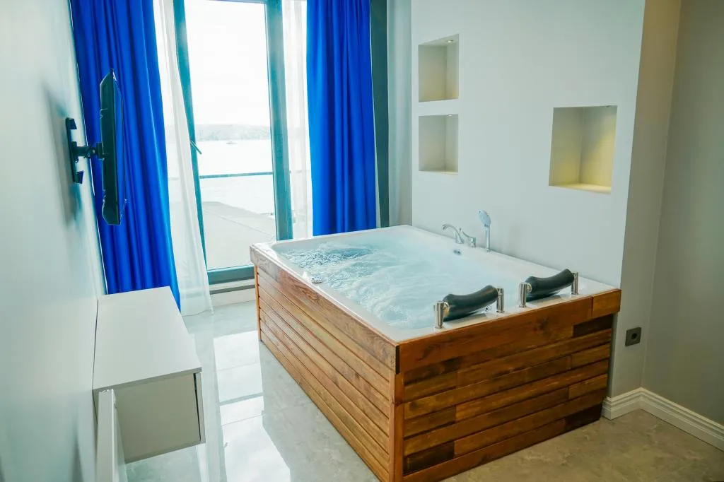 Comfort Suite with King Size Bed, Sea View