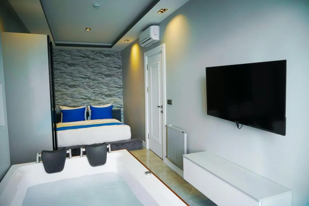 Comfort Suite with King Size Bed, Sea View