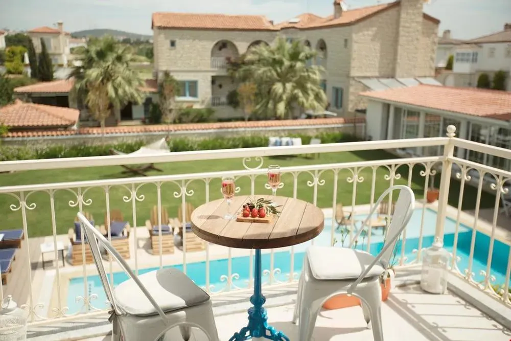 Suite,Havuz Manzaralı