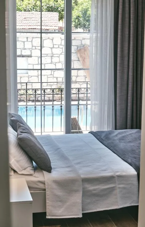 Standart Oda,Kara veya Havuz Manzaralı,Balkonlu