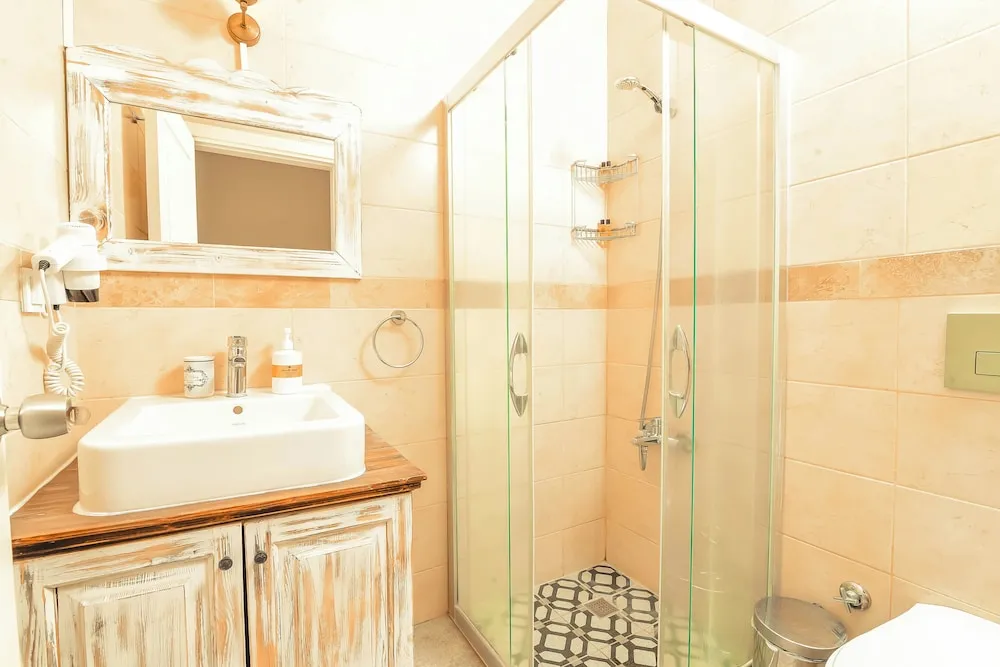 Comfort Tek Büyük Yataklı Oda, 1 Çift Kişilik Yatak, Havuz Manzaralı