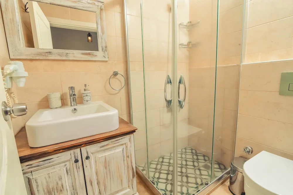 Comfort Tek Büyük Yataklı Oda, 1 Çift Kişilik Yatak, Havuz Manzaralı