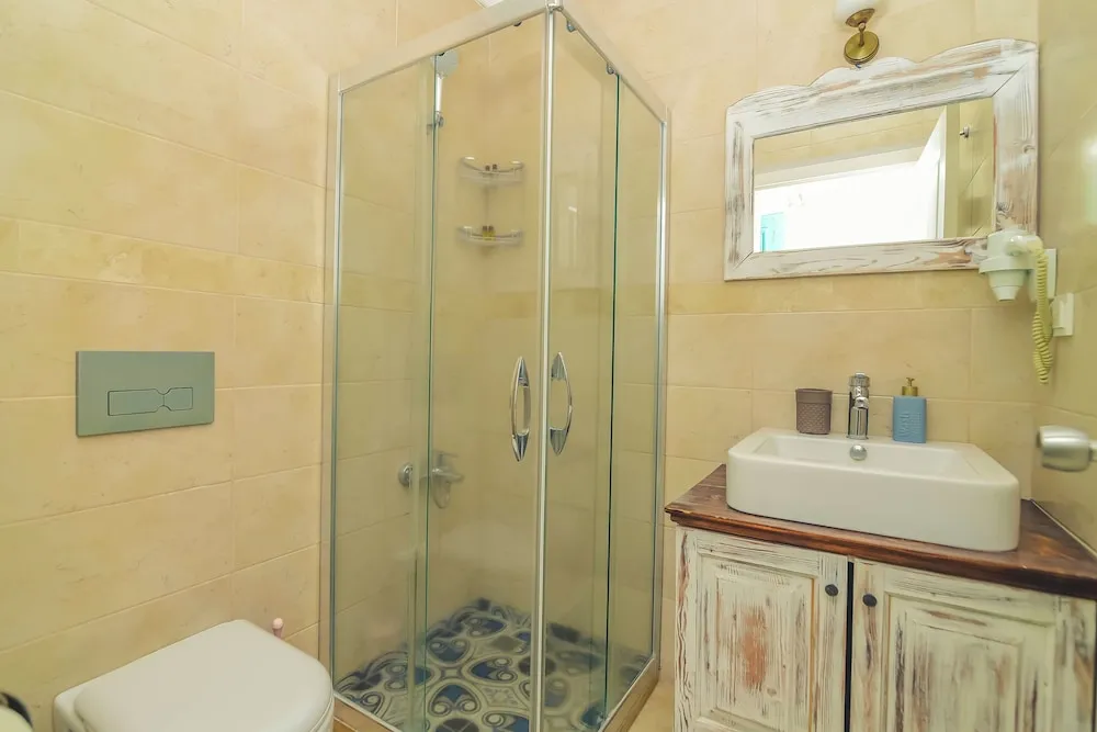 Comfort Tek Büyük Yataklı Oda, 1 Çift Kişilik Yatak, Havuz Manzaralı