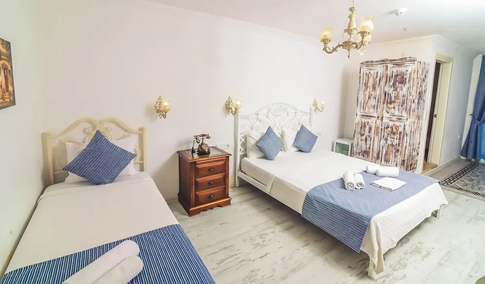 Economy Üç Kişilik Oda, Bahçe Manzaralı