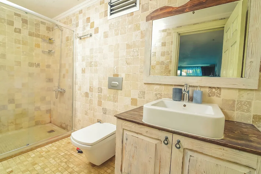 Luxury Dört Kişilik Oda, Havuz Manzaralı