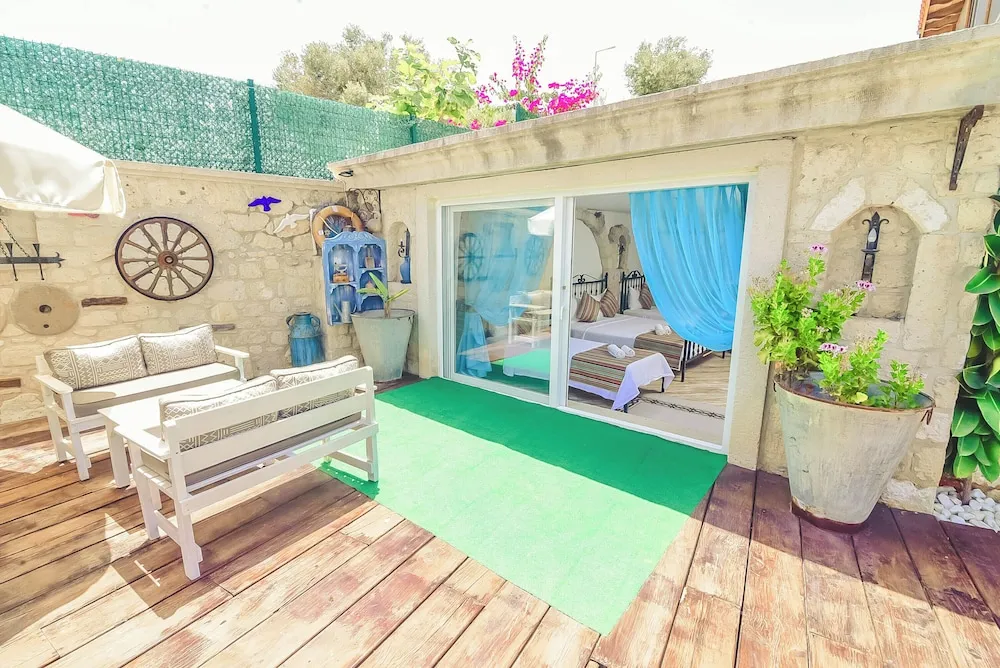 Luxury Dört Kişilik Oda, Havuz Manzaralı