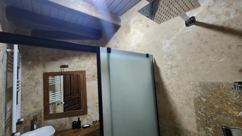 Triple Taş Oda