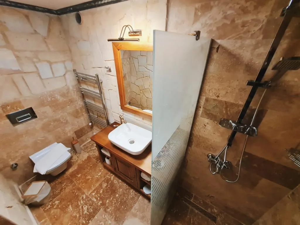 Özel Teraslı ve Çift Kişilik Jakuzili King Suit