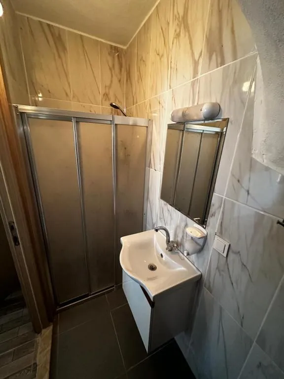 Standart Üç Kişilik Oda,Kara Manzaralı,Balkonlu