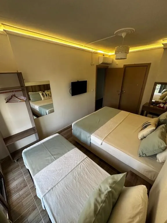 Standart Üç Kişilik Oda,Kara Manzaralı,Balkonlu