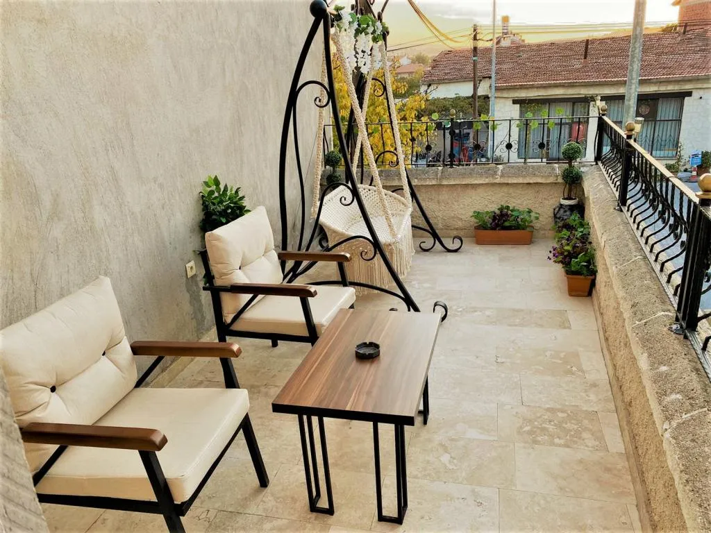 Standart Taş Oda,Kara Manzaralı,Balkonlu