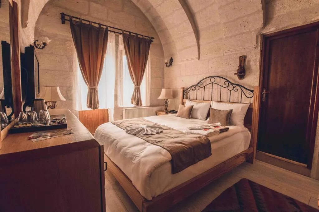 Standart Taş Oda,Kara Manzaralı,Balkonlu