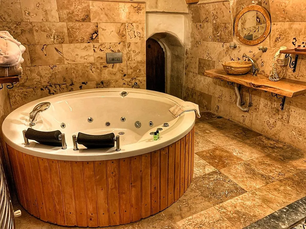 Jakuzili ve Şömineli Deluxe Oda,Veranda Manzaralı,Giriş Katı