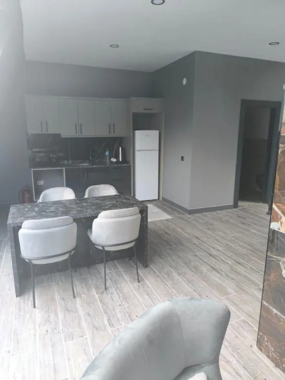 DELUXE BUNGALOV