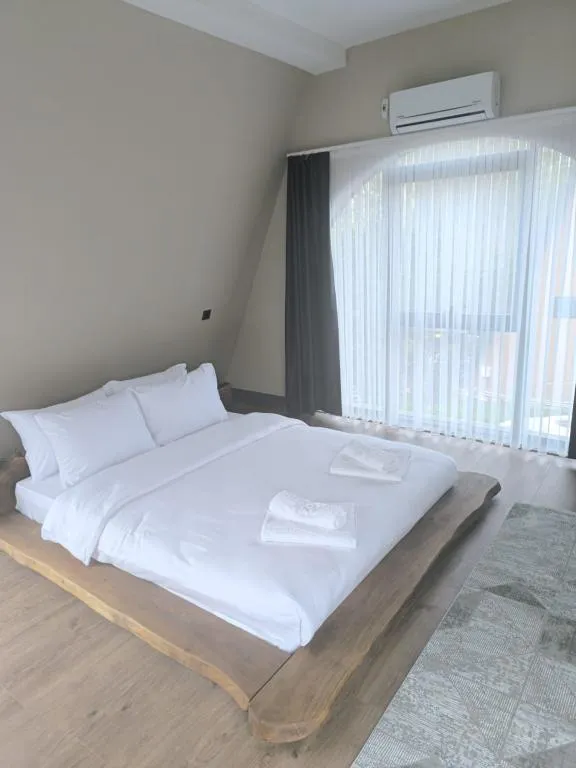 DELUXE BUNGALOV