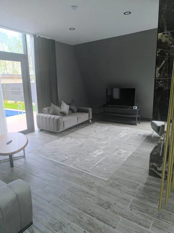 DELUXE BUNGALOV
