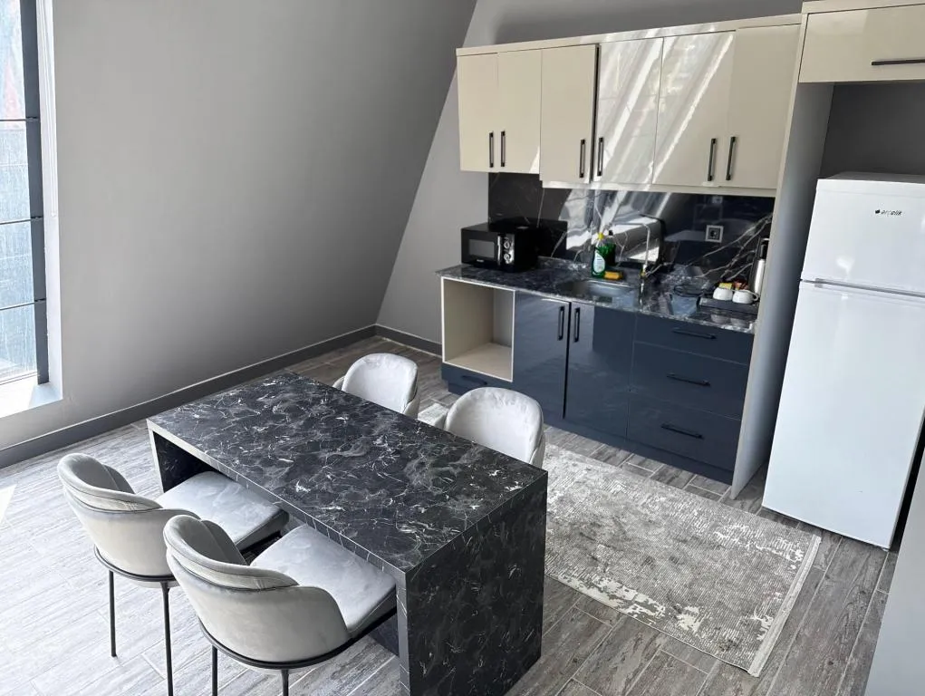 DELUXE BUNGALOV