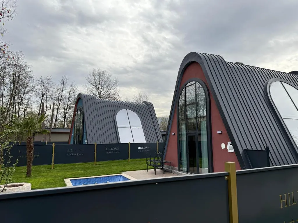 DELUXE BUNGALOV