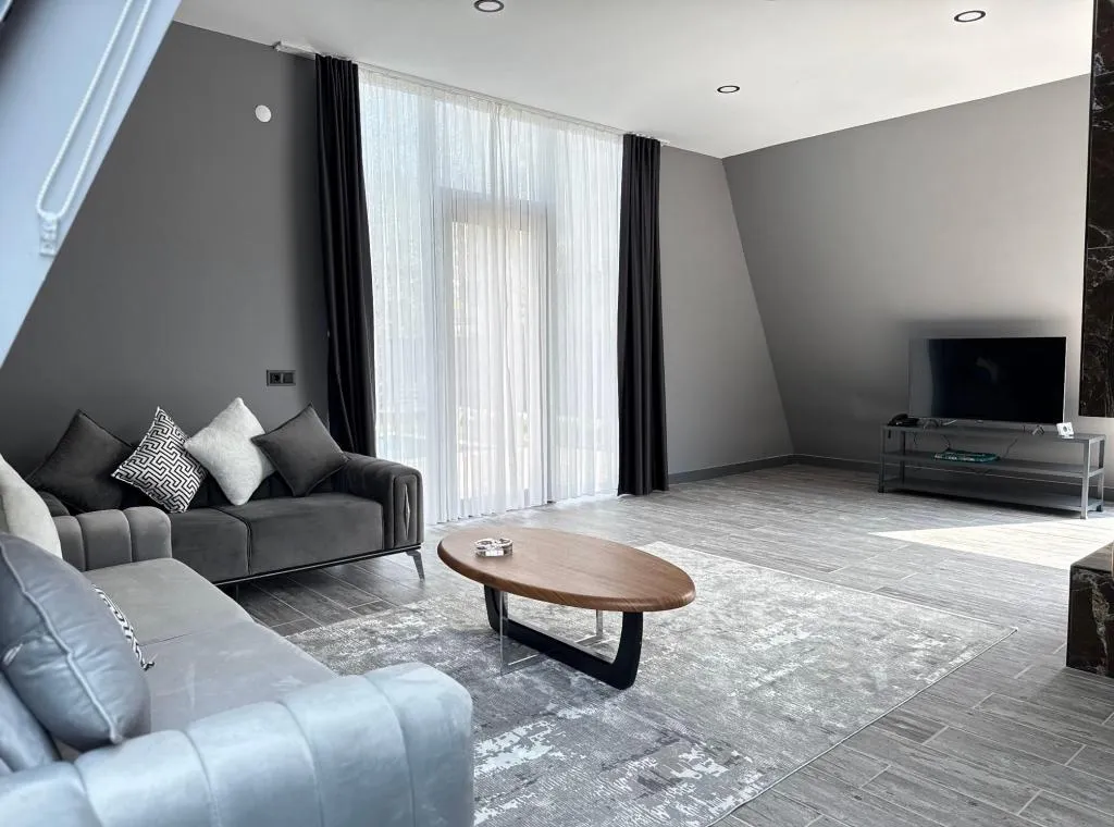 DELUXE BUNGALOV