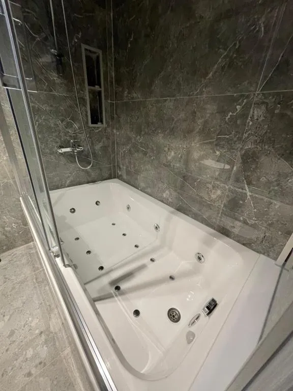 Suite,Jakuzili