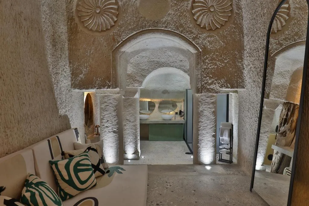 İmperial Cave Suit,Şömineli ve Isıtmalı Özel Havuz