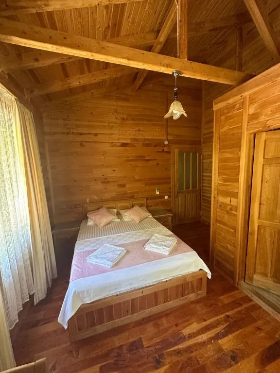 Aile Odası,Havuz ve Bahçe Manzaralı,1. Kat