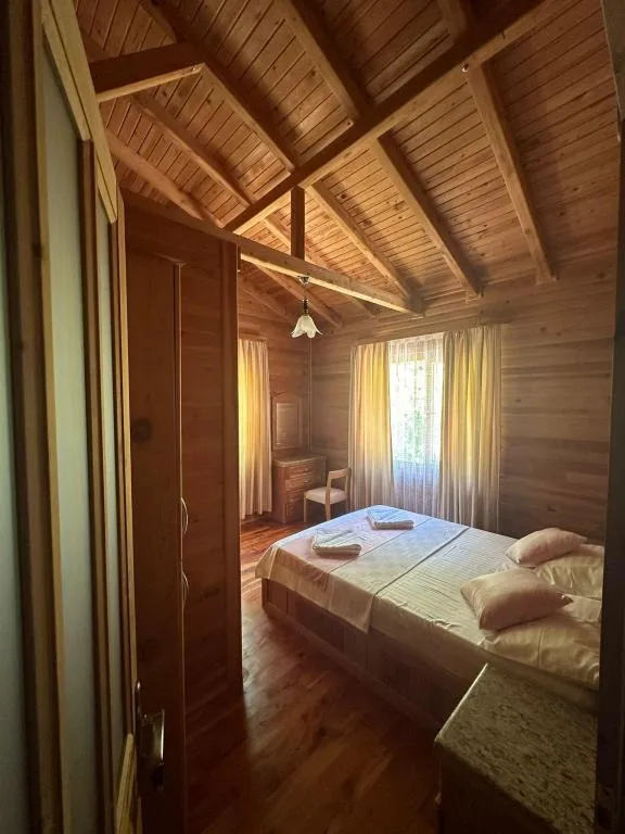 Aile Odası,Havuz ve Bahçe Manzaralı,1. Kat