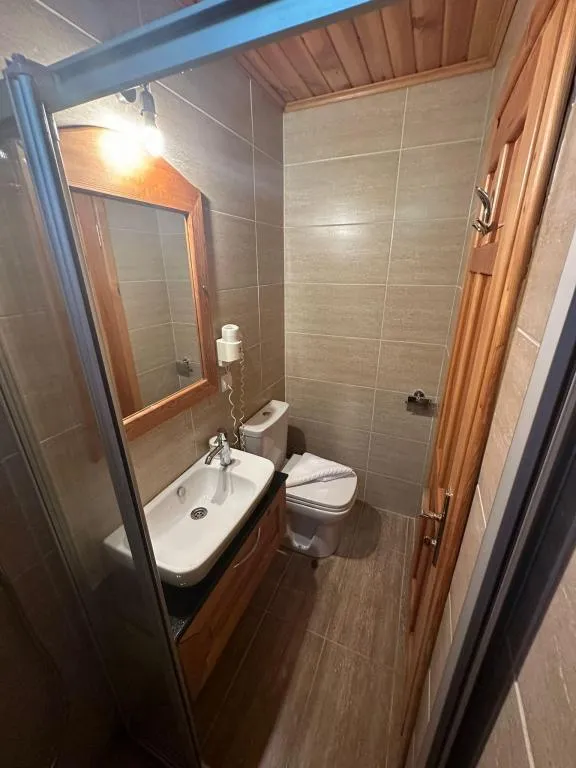 Aile Odası,Havuz ve Bahçe Manzaralı,1. Kat