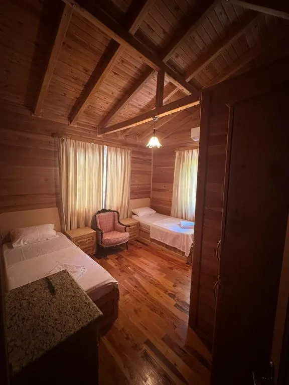 Aile Odası,Havuz ve Bahçe Manzaralı,1. Kat