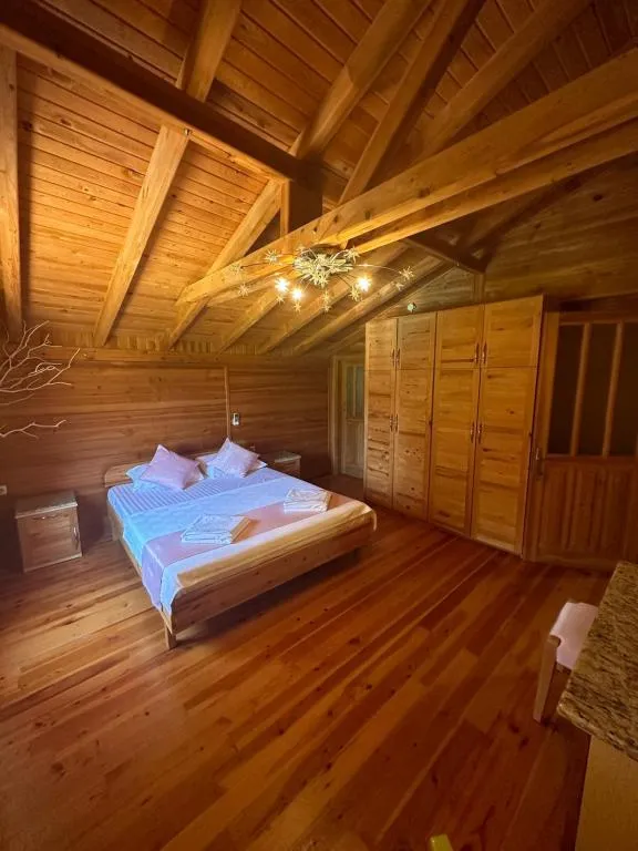 Aile Odası,Havuz ve Bahçe Manzaralı,2. Kat