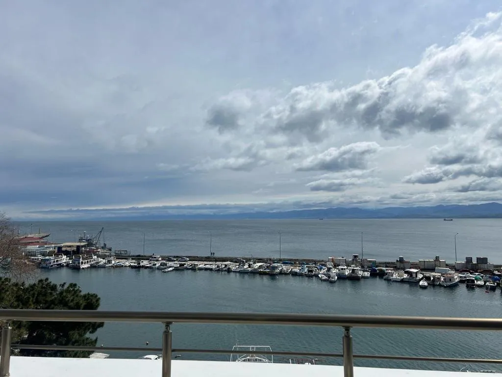 Deniz Manzaralı Balkonlu Oda