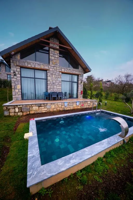 2+1 Taş Ev,Göl Manzaralı,Özel Havuzlu