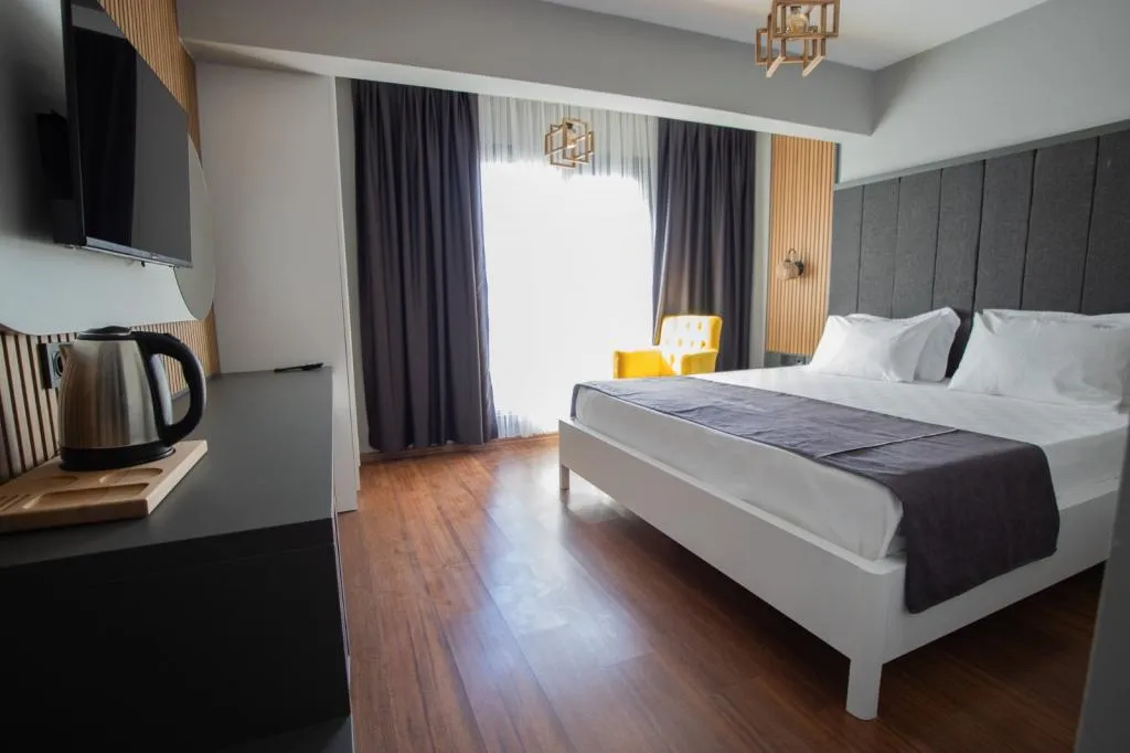 Standart Geniş Oda,Bahçe Manzaralı,Balkonlu veya Fransız Balkonlu
