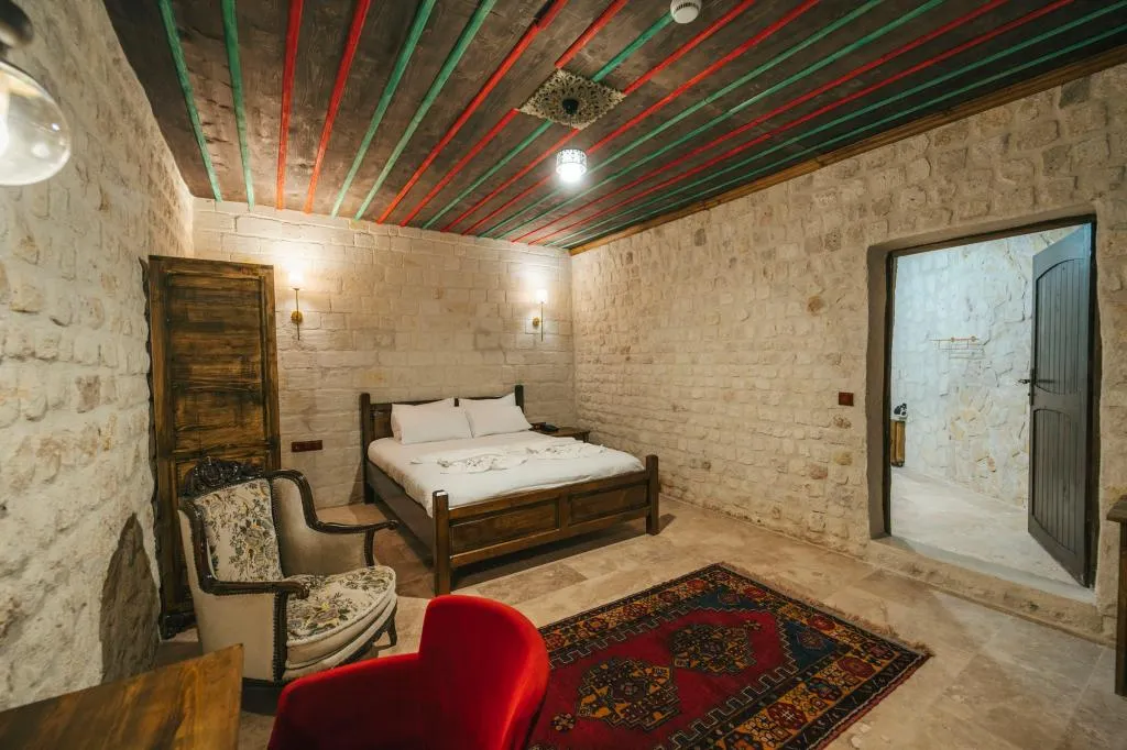 Geniş Standart Oda,Avlu Manzaralı,Büyük Yataklı