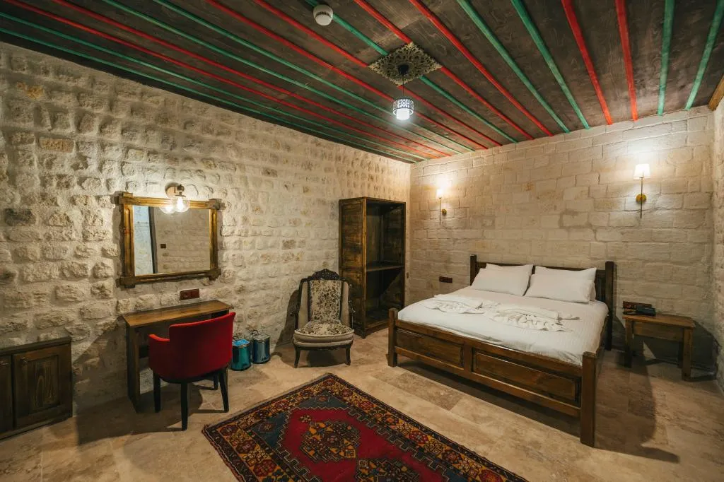 Geniş Standart Oda,Avlu Manzaralı,Büyük Yataklı