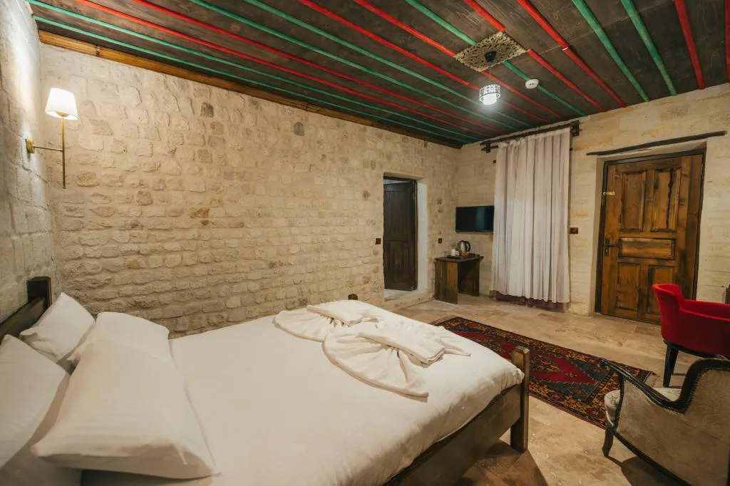 Geniş Standart Oda,Avlu Manzaralı,Büyük Yataklı