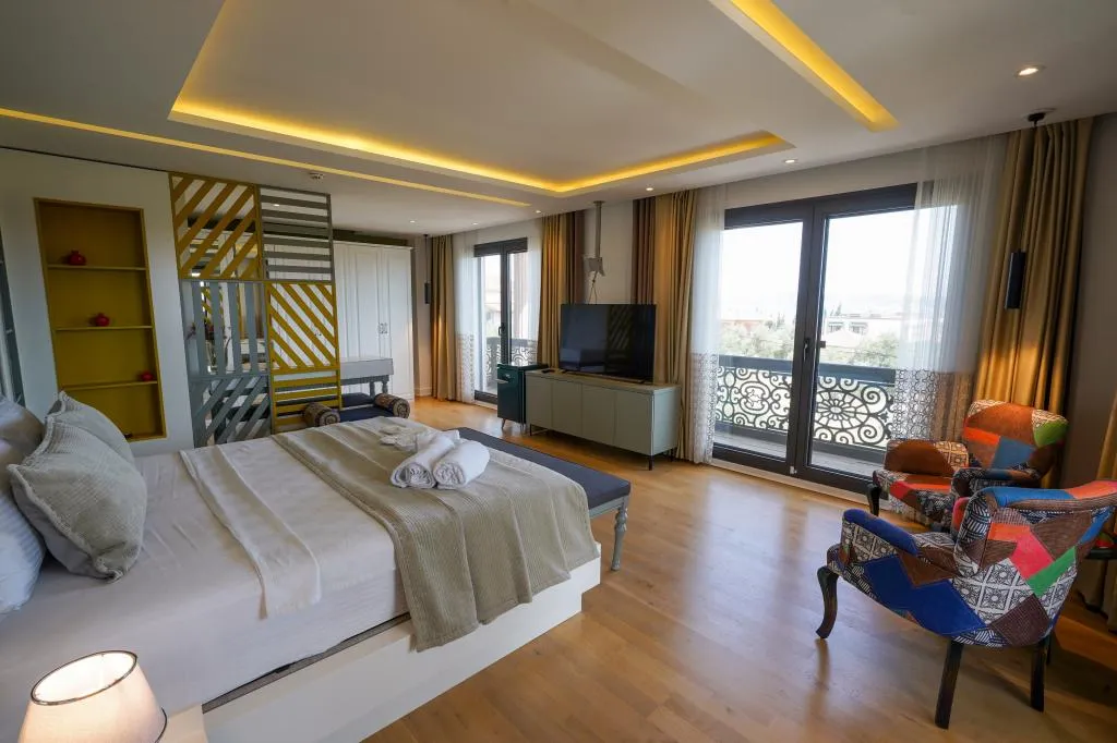 DENİZ MANZARALI DELUXE ODA