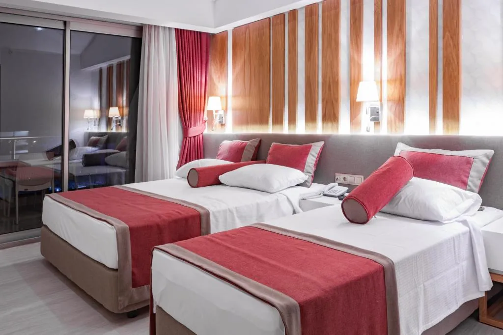 Standart Oda,Kara veya Kısmi Deniz Manzaralı,Balkonlu