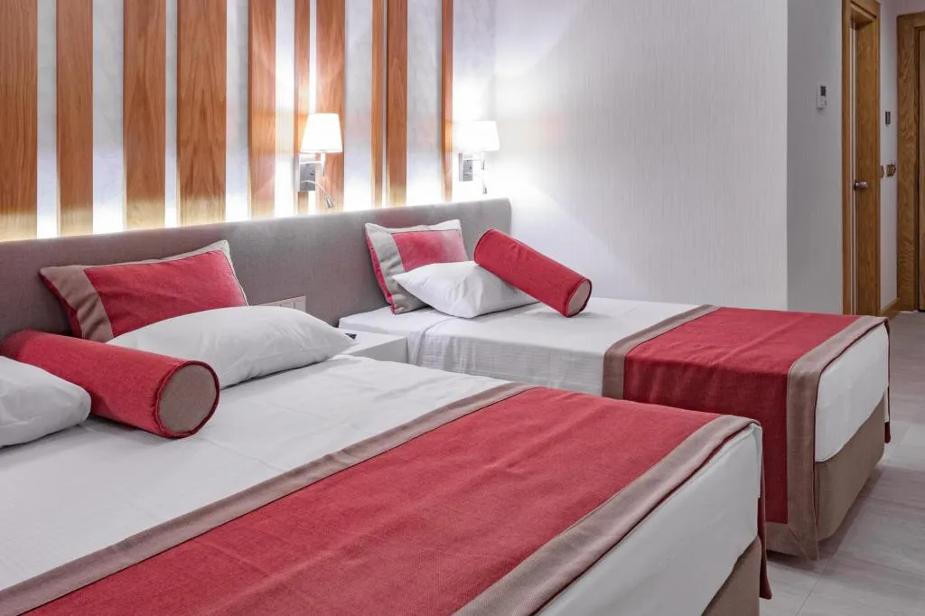 Standart Oda,Kara veya Kısmi Deniz Manzaralı,Balkonlu