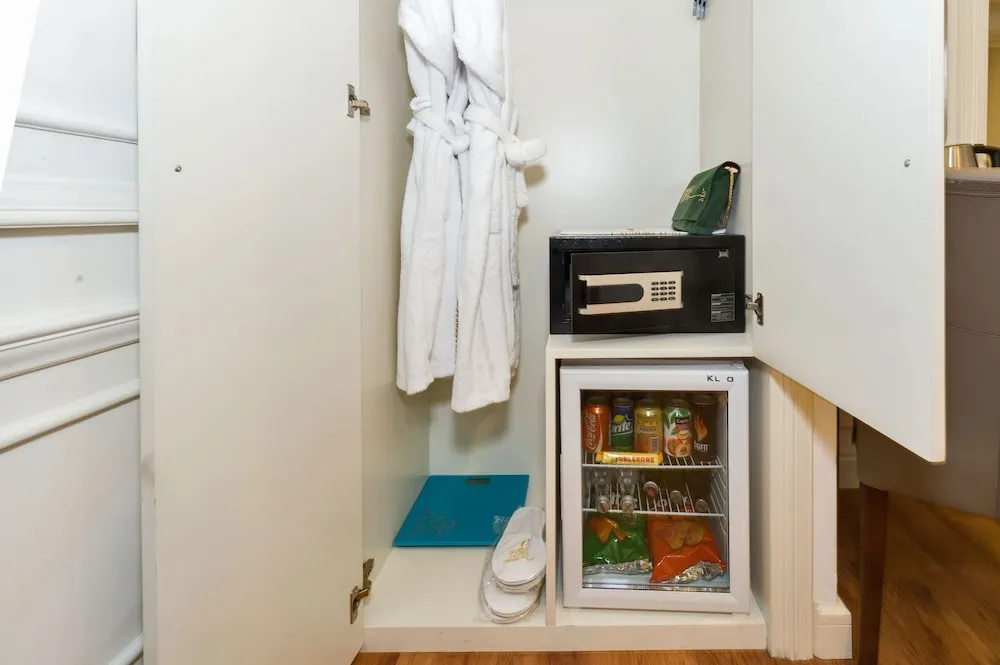 Standard Tek Büyük veya Iki Ayri Yatakli Oda